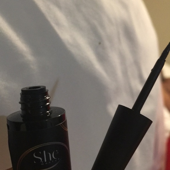 Black Eyeliner - Picture 5 of 6